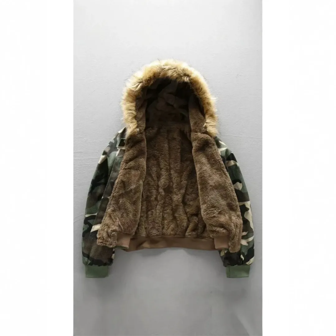 Camouflage fleece-lined hooded work jacket with large fur collar